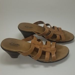 Clarks leather Women's size 7.5 m heels